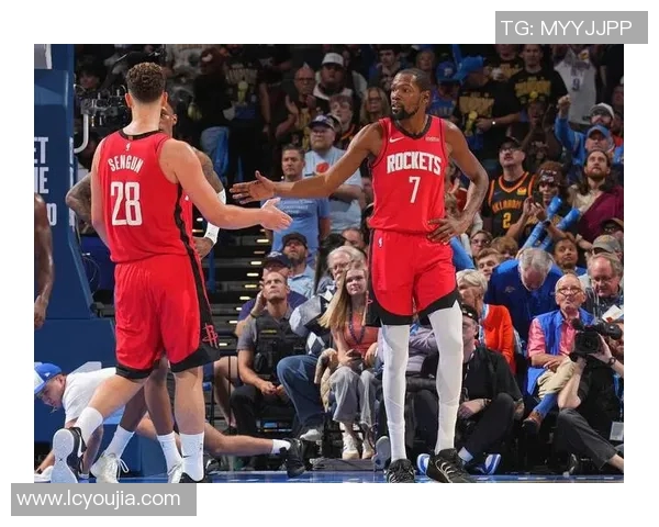 火箭队正式签下新秀球员，加强阵容备战季后赛