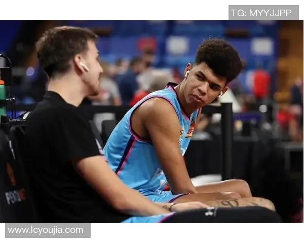 雷霆队成功签下新秀,引发球迷热议 雷霆队成功签下新秀,引发球迷热议